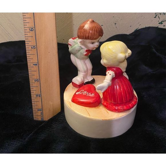 Vintage Ceramic Valentines Love Boy Girl Kitten Adorable figures on a base - Picture 3 of 10